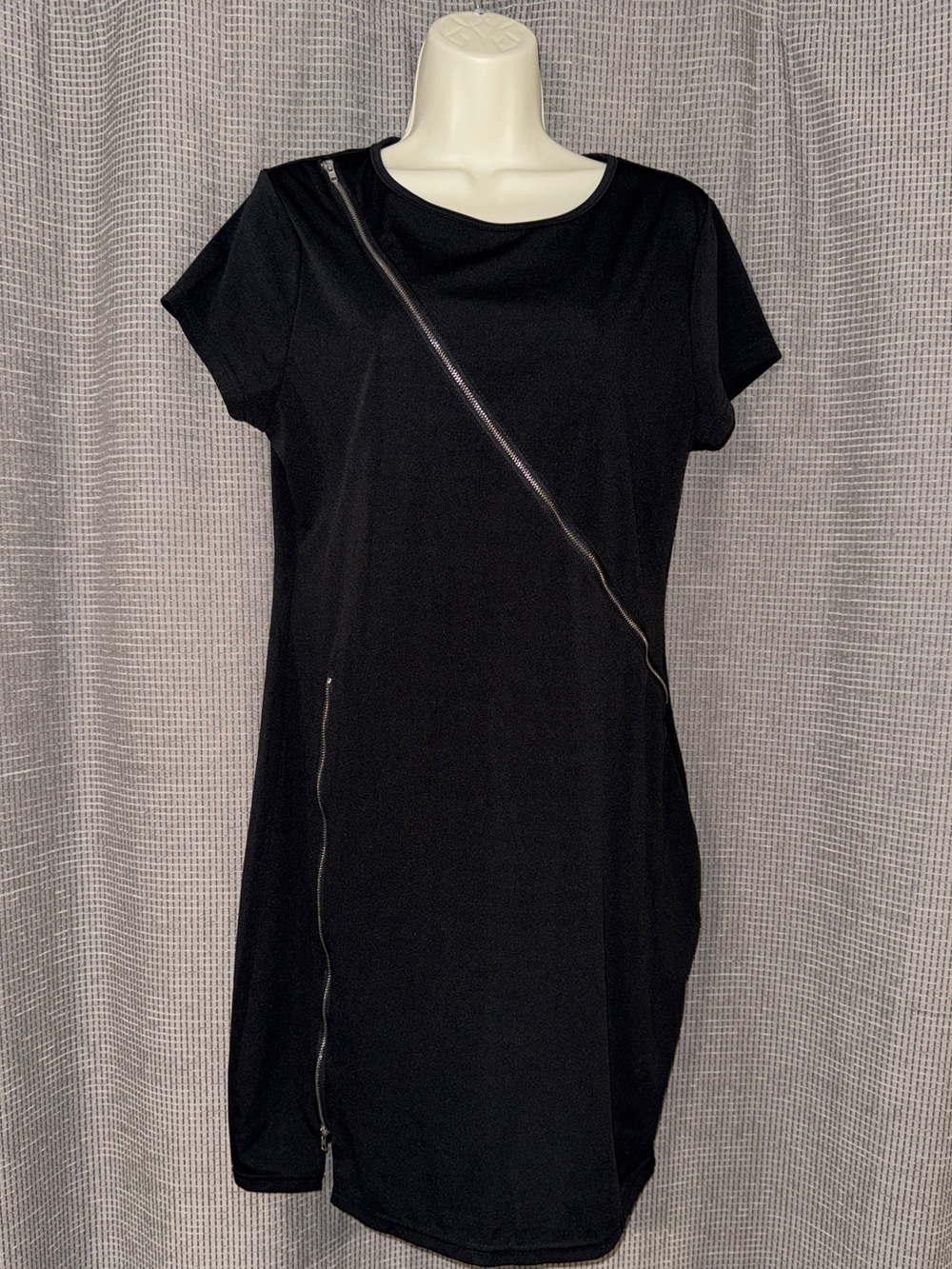 BloomChic Black Short-Sleeve Diagonal Zipper Dress